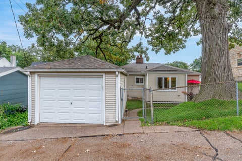 Tiny photo for 2226 Warren Street, Davenport, IA 52804 (MLS # 12765516)