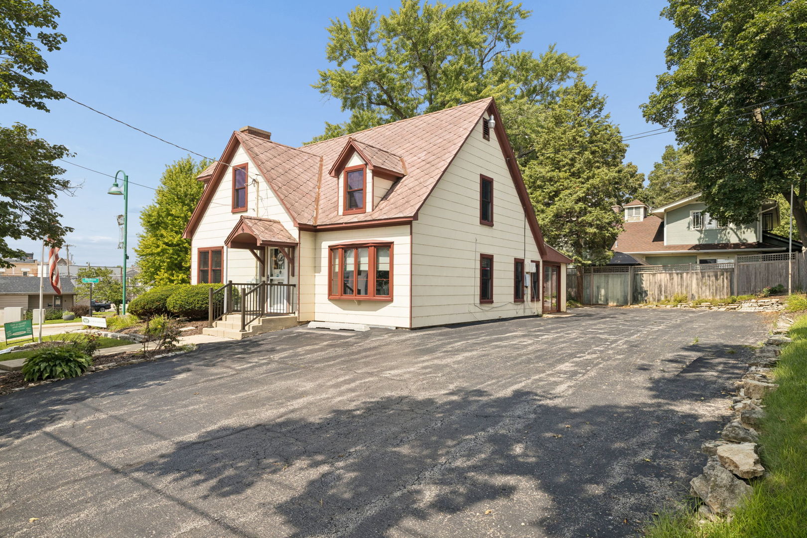 6 E Washington Street