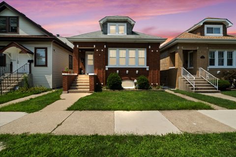Tiny photo for 3036 N Luna Avenue, Chicago, IL 60641 (MLS # 12439825)