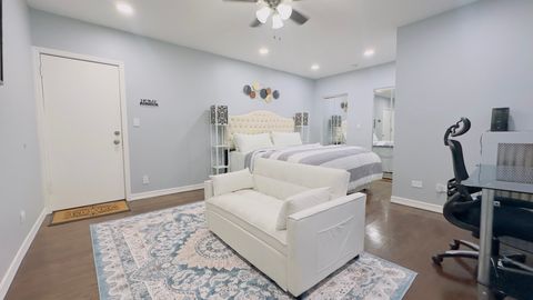 Tiny photo for 1411 W FARWELL Avenue #E2, Chicago, IL 60626 (MLS # 12551654)