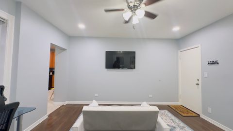 Tiny photo for 1411 W FARWELL Avenue #E2, Chicago, IL 60626 (MLS # 12551654)