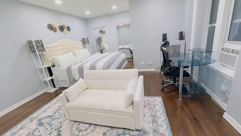 Tiny photo for 1411 W FARWELL Avenue #E2, Chicago, IL 60626 (MLS # 12551654)