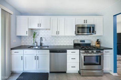 Tiny photo for 2435 Brunswick Circle #D, Woodridge, IL 60517 (MLS # 12490282)