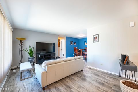 Tiny photo for 2435 Brunswick Circle #D, Woodridge, IL 60517 (MLS # 12490282)