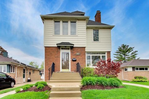 Photo of 940 W Grant Drive, Des Plaines, IL 60016 (MLS # 12633279)