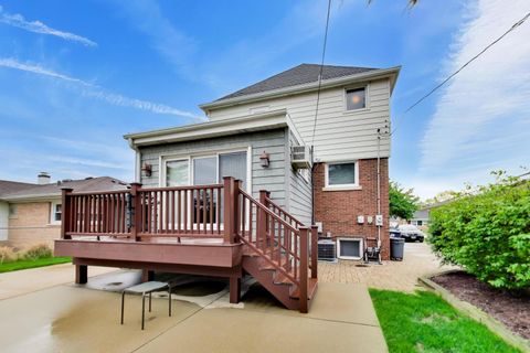Tiny photo for 940 W Grant Drive, Des Plaines, IL 60016 (MLS # 12633279)