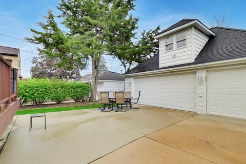 Tiny photo for 940 W Grant Drive, Des Plaines, IL 60016 (MLS # 12633279)
