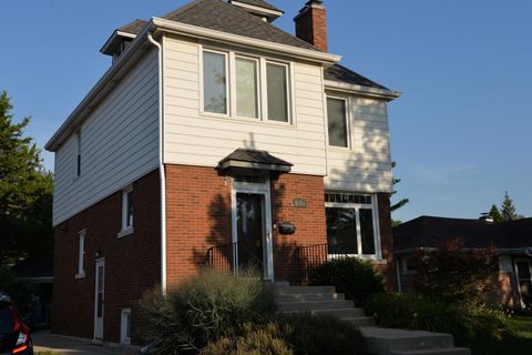 Tiny photo for 940 W Grant Drive, Des Plaines, IL 60016 (MLS # 12633279)