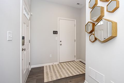 Tiny photo for 322 Kingsport Drive, South Elgin, IL 60177 (MLS # 12518797)