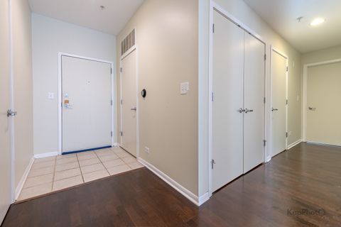 Tiny photo for 915 S Oak Park Avenue #1B, Oak Park, IL 60304 (MLS # 12539381)