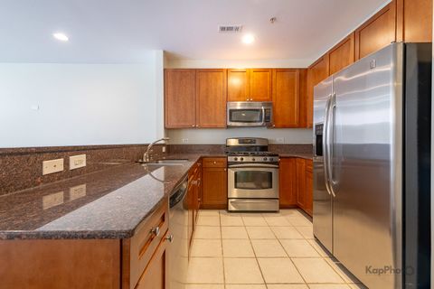 Tiny photo for 915 S Oak Park Avenue #1B, Oak Park, IL 60304 (MLS # 12539381)
