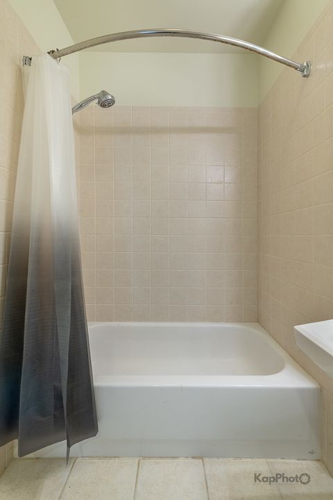 Tiny photo for 915 S Oak Park Avenue #1B, Oak Park, IL 60304 (MLS # 12539381)