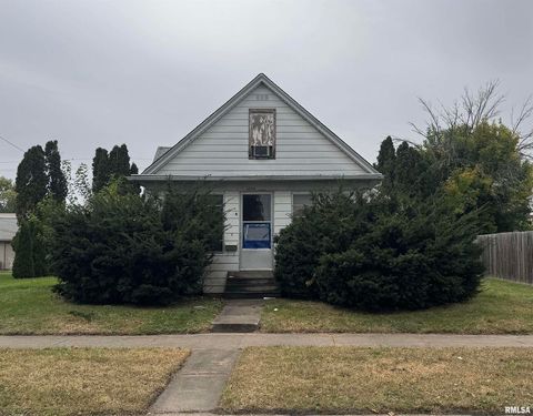 Photo of 1534 39TH Street, Rock Island, IL 61201 (MLS # QC4268822)