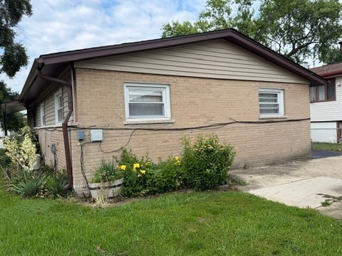 Tiny photo for 13514 Short Drive, Crestwood, IL 60418 (MLS # 12731326)