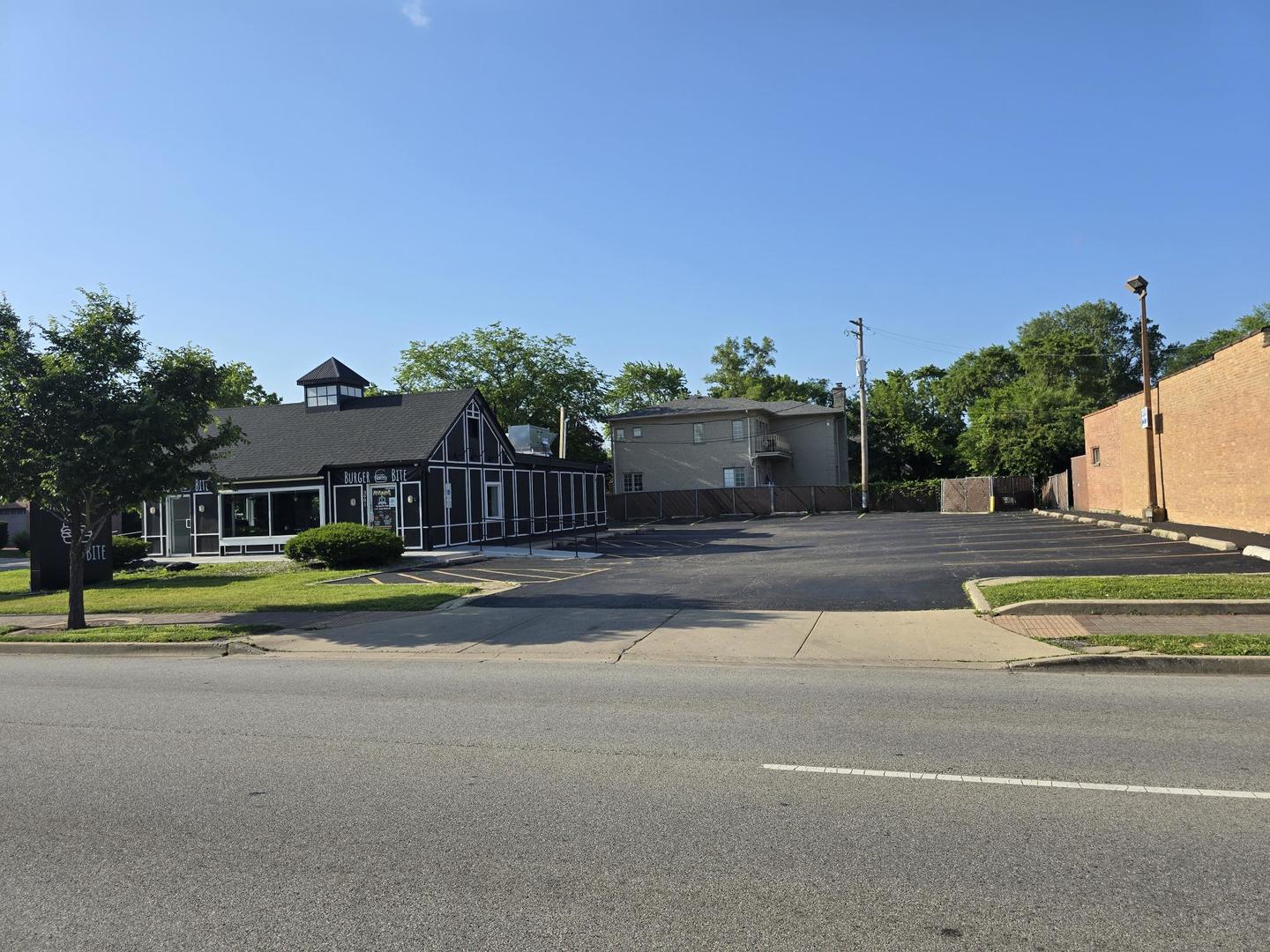 3901 W Touhy Avenue