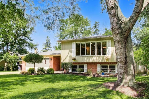 Photo of 14425 Greenland Avenue, Orland Park, IL 60462 (MLS # 12683970)