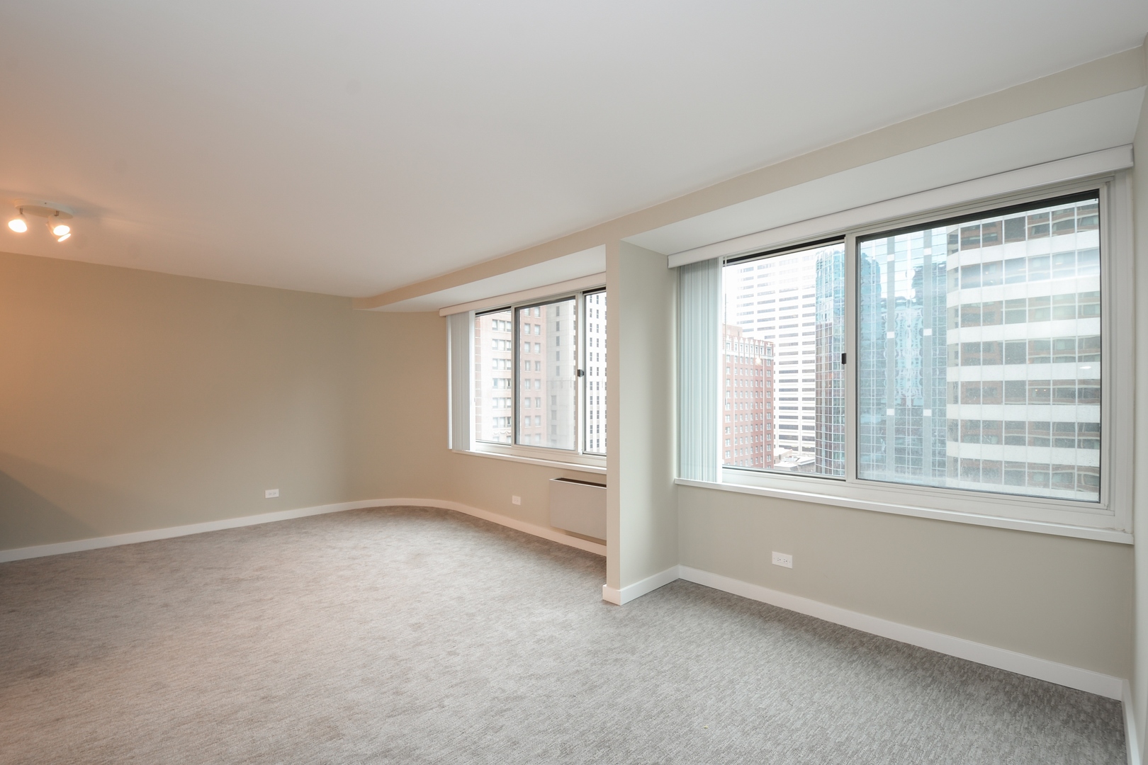 211 E Ohio Street 1406