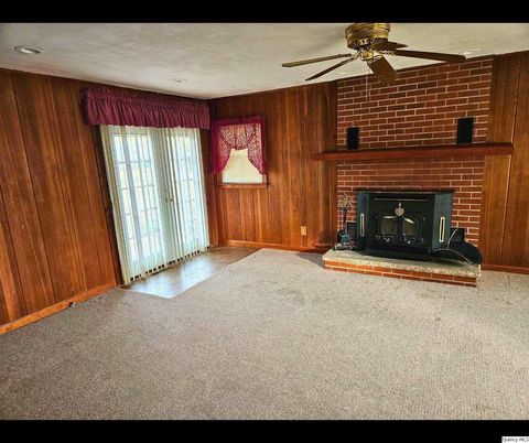 Tiny photo for 822 North Branch Ave Ave, Quincy, IL 62301 (MLS # 12513986)