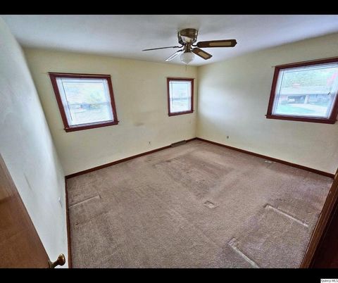 Tiny photo for 822 North Branch Ave Ave, Quincy, IL 62301 (MLS # 12513986)