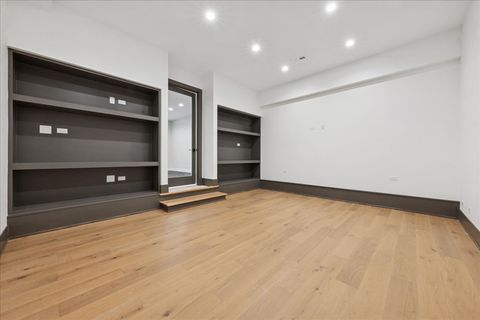 Tiny photo for 153 S Kenmore Avenue, Elmhurst, IL 60126 (MLS # 12470714)