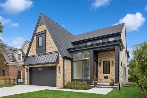 Tiny photo for 153 S Kenmore Avenue, Elmhurst, IL 60126 (MLS # 12470714)