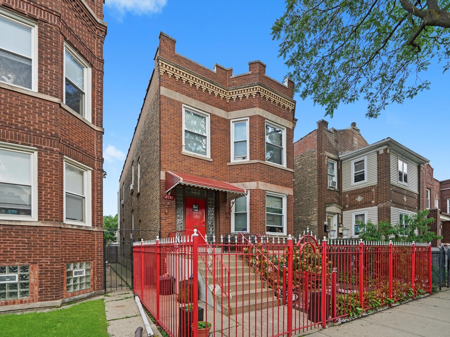 2131 N Springfield Avenue