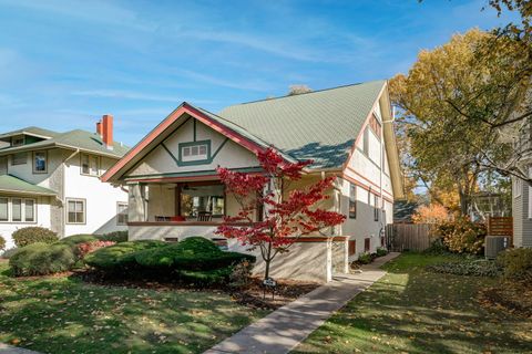 Tiny photo for 806 N Grove Avenue, Oak Park, IL 60302 (MLS # 12505366)