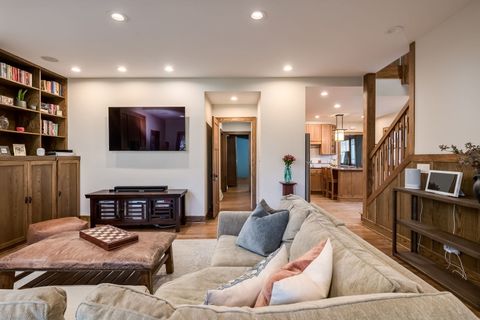 Tiny photo for 806 N Grove Avenue, Oak Park, IL 60302 (MLS # 12505366)