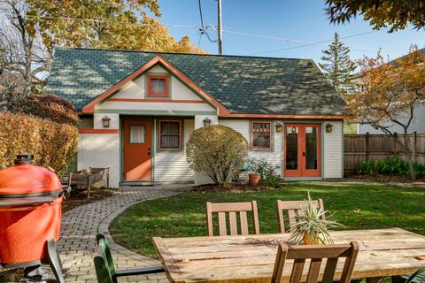 Tiny photo for 806 N Grove Avenue, Oak Park, IL 60302 (MLS # 12505366)