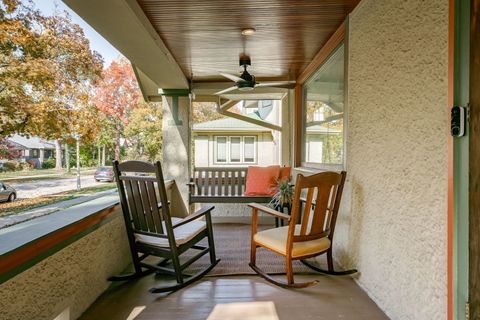 Tiny photo for 806 N Grove Avenue, Oak Park, IL 60302 (MLS # 12505366)