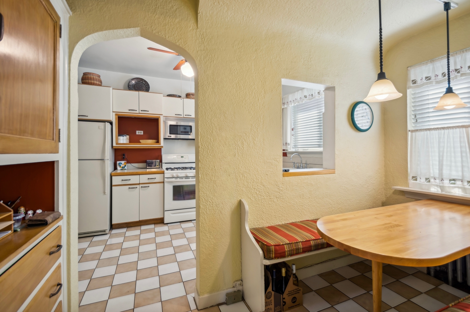 Chicago, Illinois 60645, United States, 3 Bedrooms Bedrooms, ,2 BathroomsBathrooms,Residential,Active,178255