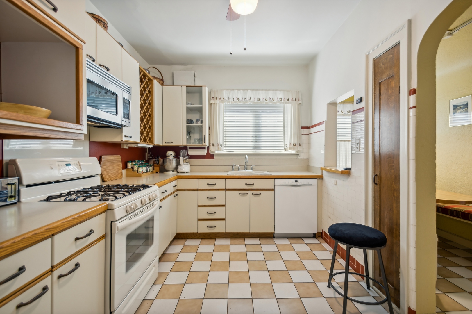 Chicago, Illinois 60645, United States, 3 Bedrooms Bedrooms, ,2 BathroomsBathrooms,Residential,Active,178255