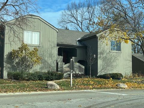 Tiny photo for 33 Shoreline Road #B, Lake Barrington, IL 60010 (MLS # 12611199)