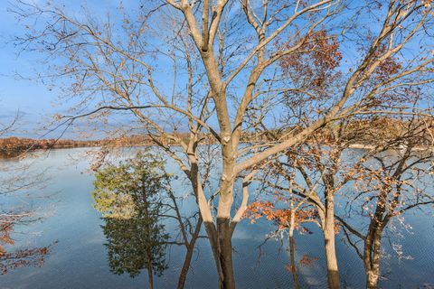 Tiny photo for 33 Shoreline Road #B, Lake Barrington, IL 60010 (MLS # 12611199)