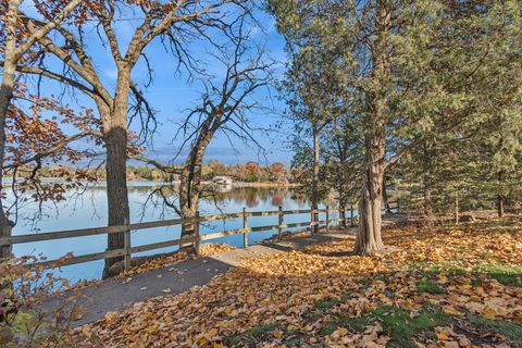 Tiny photo for 33 Shoreline Road #B, Lake Barrington, IL 60010 (MLS # 12611199)