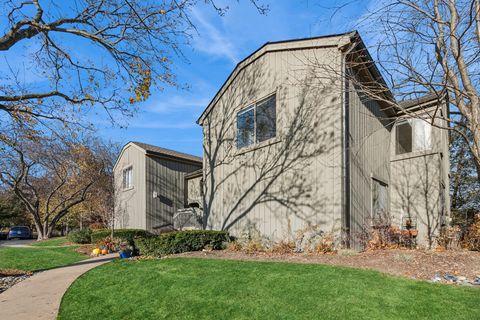 Photo of 33 Shoreline Road #B, Lake Barrington, IL 60010 (MLS # 12611199)