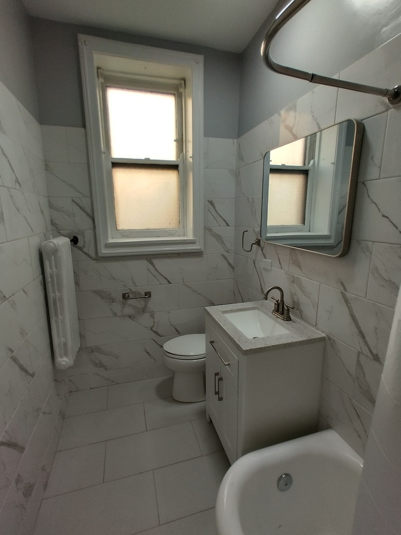 1216 W Jarvis Avenue G