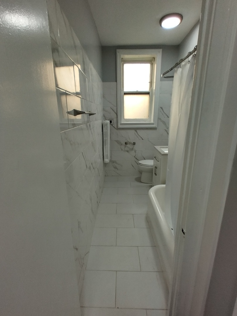 1216 W Jarvis Avenue G