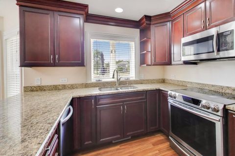 Tiny photo for 552 Irvington Court, Bartlett, IL 60103 (MLS # 12482619)