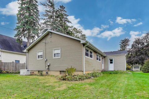 Tiny photo for 821 Warrenville Road, Wheaton, IL 60189 (MLS # 12500415)