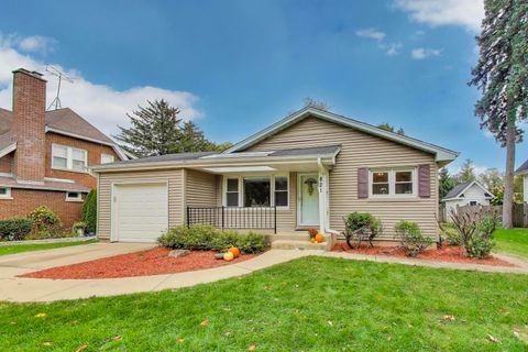 Photo of 821 Warrenville Road, Wheaton, IL 60189 (MLS # 12500415) Photo of 821 Warrenville Road, Wheaton, IL 60189 (MLS # 12500415)