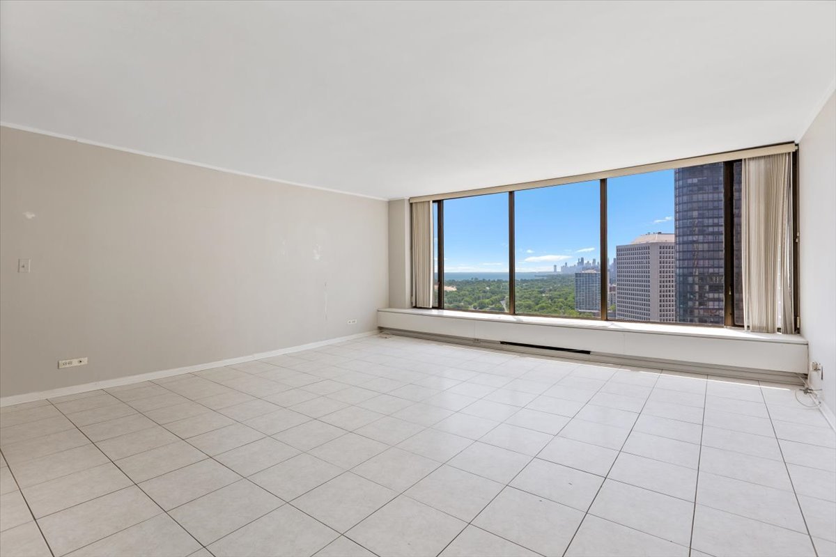 5455 N SHERIDAN Road 3106