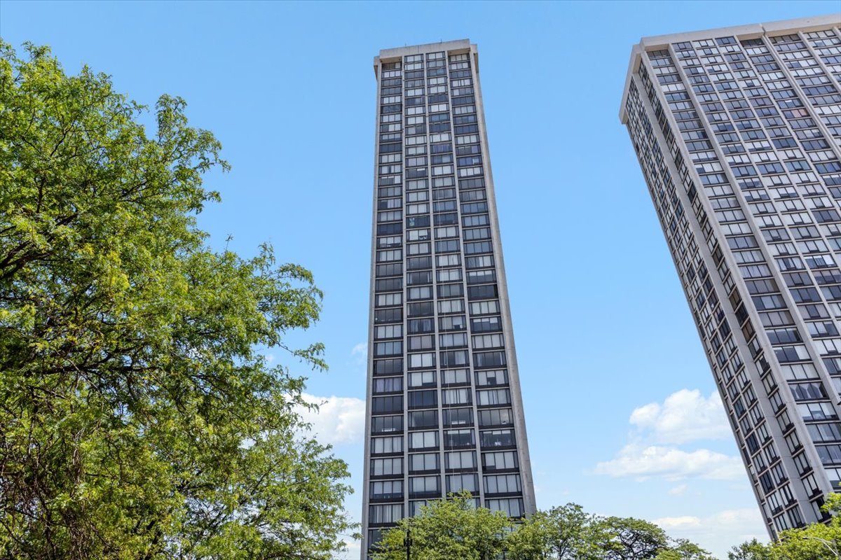 5455 N SHERIDAN Road 3106