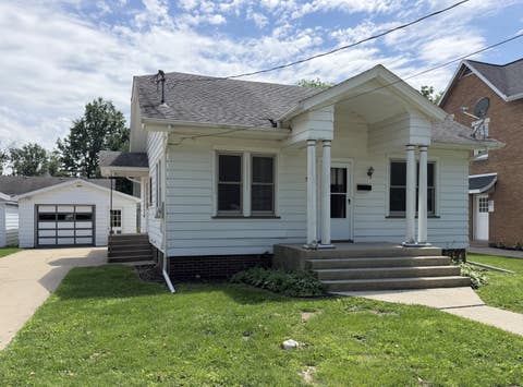 Photo of 2822 6th Street, Peru, IL 61354 (MLS # 12687581)