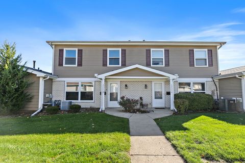 Photo of 1311 Kingsbury Drive #E, Hanover Park, IL 60133 (MLS # 12515842)