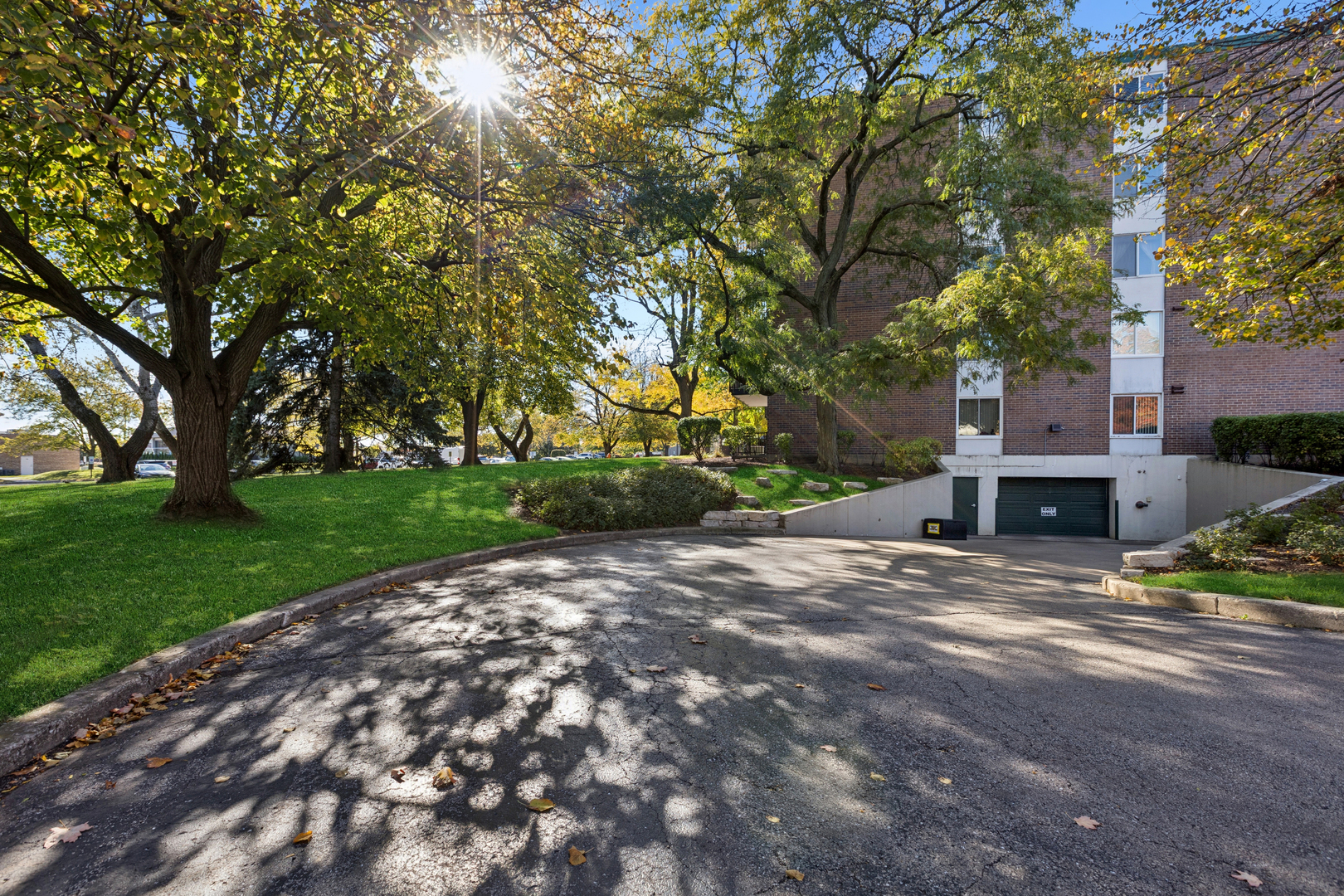 5S040 Pebblewood Lane 406E