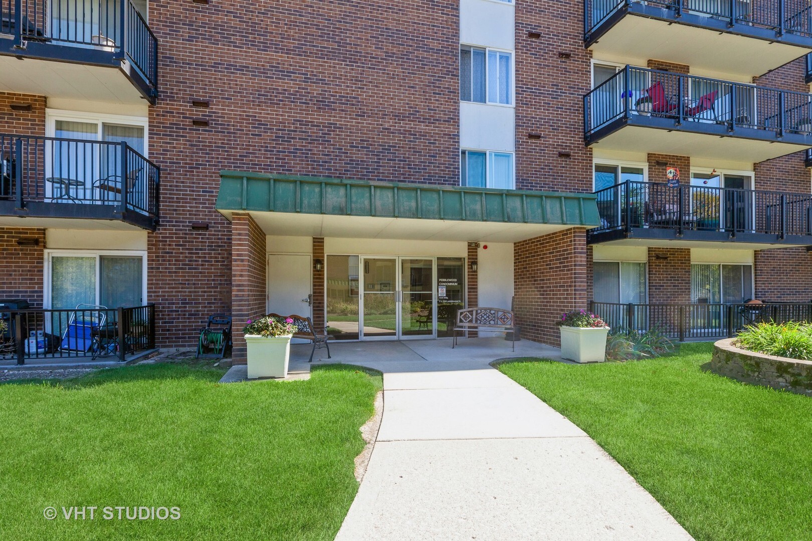 5S040 Pebblewood Lane 406E