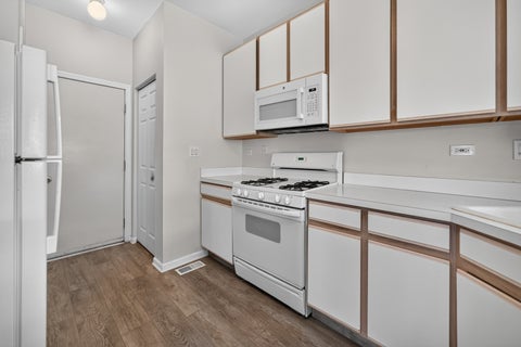 Tiny photo for 319 Windsor Court #B, South Elgin, IL 60177 (MLS # 12733702)