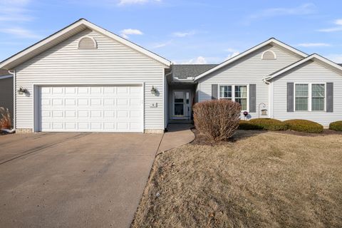 Photo of 5200 Villa Drive #4, Davenport, IA 52806 (MLS # 12561708)