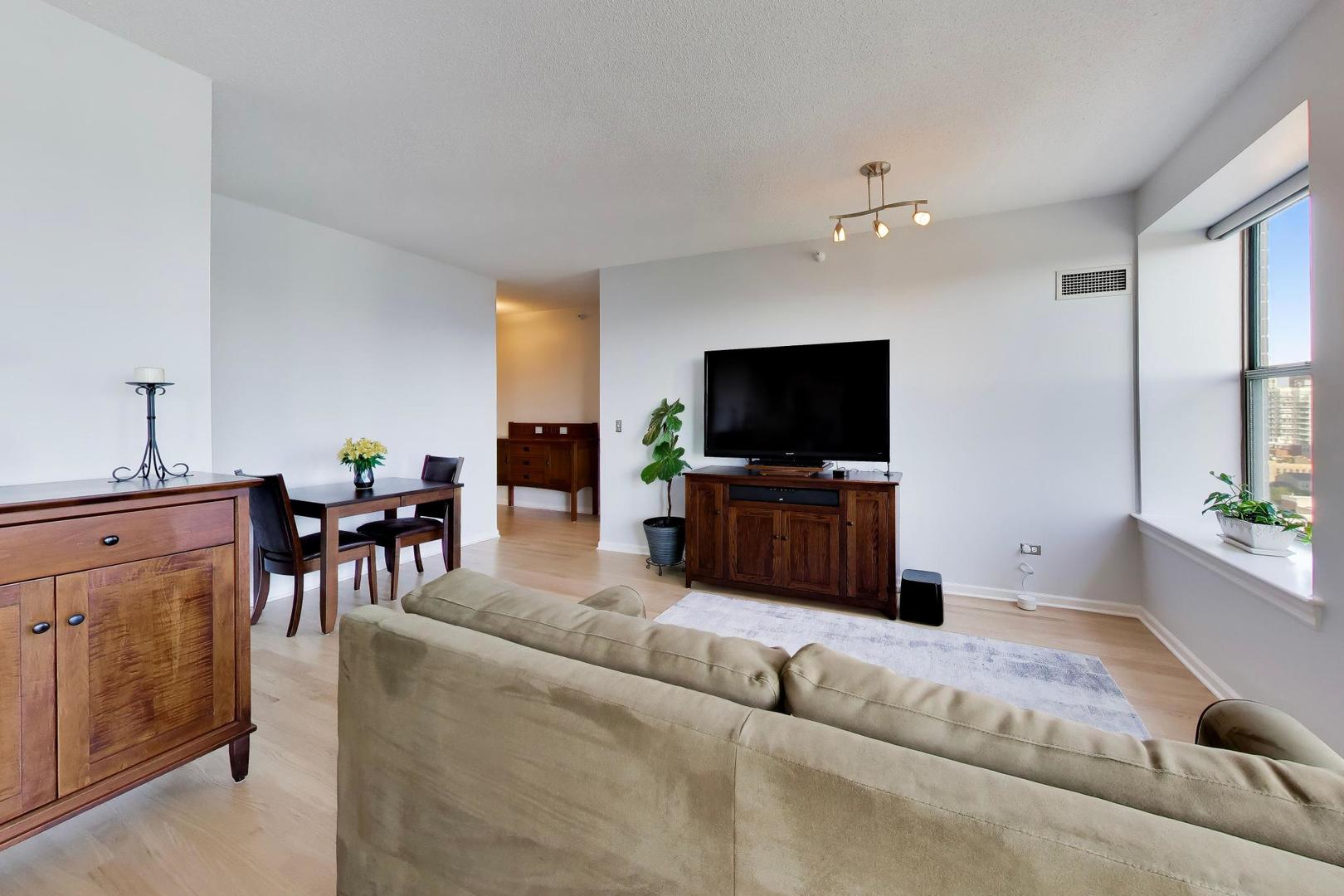 1717 S PRAIRIE Avenue 1204
